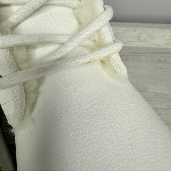New Ugg Neumel white leather boots kids boy size 5 - Picture 11 of 12